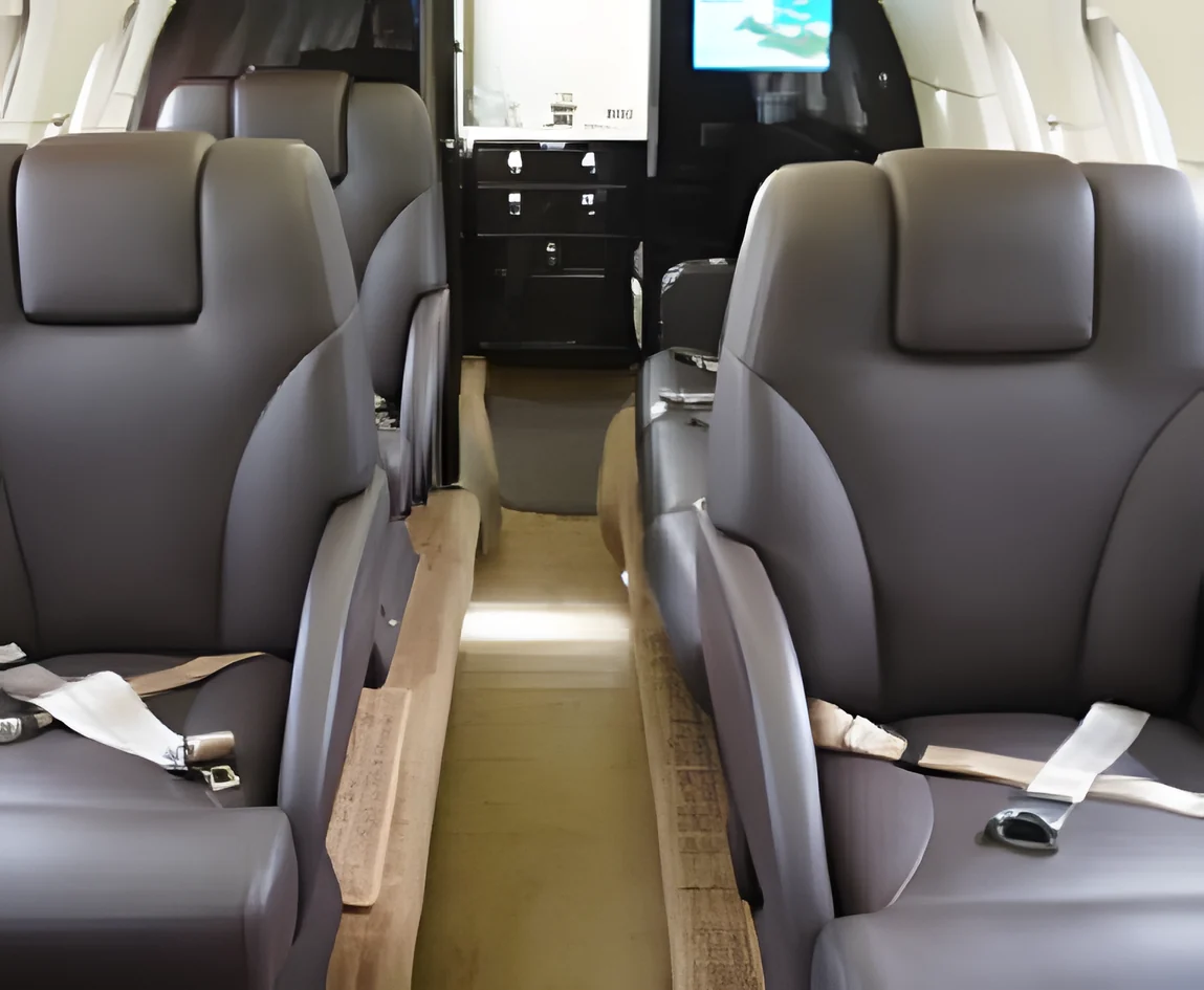 Hawker 900XP passenger cabin