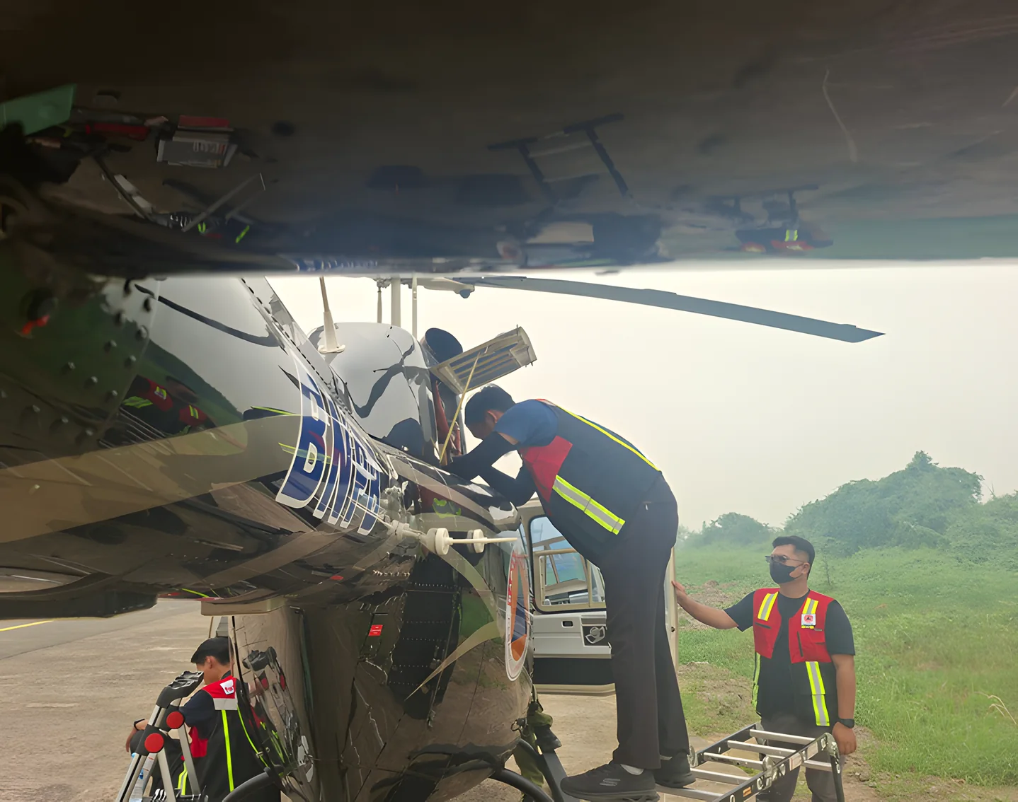 Crew servicing the Bell 206B3 on the ground